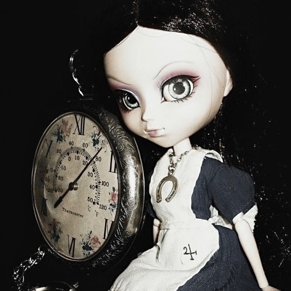 Meet your Posher, fiona 🦇 - Picture 3 of 3